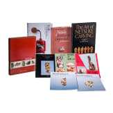 Neun B&uuml;cher zum Thema Netsuke und japanischem G&uuml;rtelschmuck