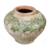 Vase mit Reliefdekor, wohl Vorderasien, islamisch, 12. /13. Jhdt.