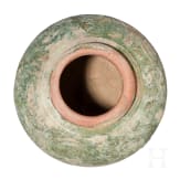 Vase mit Reliefdekor, wohl Vorderasien, islamisch, 12. /13. Jhdt.