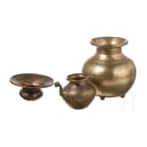 Gravierte Kanne, Lavabo und Lota-Vase aus Messing, Persien/Indien, 18./19. Jhdt.