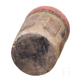 Pr&auml;kolumbischer Becher mit Reliefdekor, Maya-Kultur, sp&auml;tklassische Periode, ca. 900 n. Chr.
