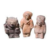 Drei pr&auml;kolumbische Tonfiguren, Ekuador, wohl 500 - 1500 n. Chr.