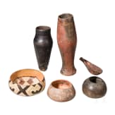 F&uuml;nf pr&auml;kolumbische Gef&auml;&szlig;e und ein L&ouml;ffel, Ecuador, Guatemala, Peru, 500 - 1200 n. Chr.