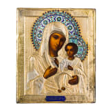 Ikone mit der Gottesmutter Iwerskaja mit Vermeil-Oklad mit Cloisonn&eacute;-Email-Nimben, Russland, Ende 19. Jhdt. (Ikone), Moskau, 1908-1917 (Oklad)