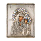 Ikone mit der Gottesmutter von Kasan mit Silberoklad mit feinen Cloisonn&eacute;-Email-Nimben, Russland, Ende 19. Jhdt. (Ikone), Moskau, S. Galkin, 1896-1908 (Oklad)
