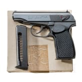 Simson Makarov, mit Karton