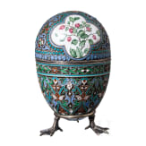 Cloisonn&eacute;-Email-Ei mit Blumendekor und St&auml;nder, 2. H&auml;lfte des 20. Jhdts.