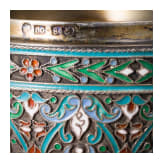 Cloisonn&eacute;-Email-Ei mit Blumendekor und St&auml;nder, 2. H&auml;lfte des 20. Jhdts.