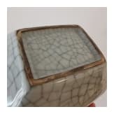 Kleine Vase mit Henkeln mit Ge-Typus Glasur, China, wohl 19. Jhdt.