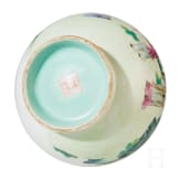 Famille-Rose-Vase, China, um 19. Jhdt.