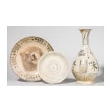 Vase, Schale und kleiner Teller, China, wohl Ming-Dynastie