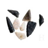 60 pr&auml;historische Spitzen aus Feuerstein, meist Archaikum Nordamerikas, 6. - 2. Jtsd. v. Chr.