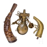 Zwei Pulver- und eine Z&uuml;ndkrautflasche, deutsch, 19. Jhdt.