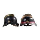 Vier Feuerwehrhelme