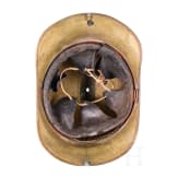 Vier Feuerwehrhelme