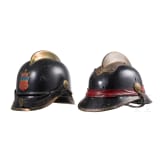 Vier Feuerwehrhelme