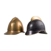Vier Feuerwehrhelme