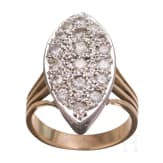 Schiffchenring mit zahlreichen Diamanten, um 1920