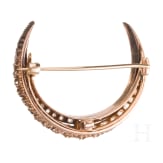 Halbmondbrosche mit Diamanten