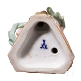Devisenkind &bdquo;Un me suffit&ldquo;, Michel Victor Acier, 1775 (Entwurf), Meissen, vor 1924 (Ausf&uuml;hrung)