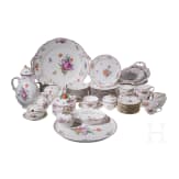 Porzellanservice mit Blumendekor, sowie drei Tassen mit Untertassen und Desserttellern, Nymphenburg, 20. Jhdt.