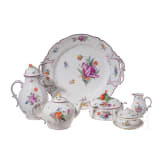 Porzellanservice mit Blumendekor, sowie drei Tassen mit Untertassen und Desserttellern, Nymphenburg, 20. Jhdt.