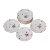 Porzellanservice mit Blumendekor, sowie drei Tassen mit Untertassen und Desserttellern, Nymphenburg, 20. Jhdt.