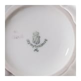 Porzellanservice mit Blumendekor, sowie drei Tassen mit Untertassen und Desserttellern, Nymphenburg, 20. Jhdt.