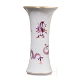 Elf Teller "Gelber Drache", ein Teller "Gr&uuml;ner Drache" und eine Vase "Lila Drache", Meissen, 20. Jhdt.