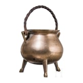 Gro&szlig;er bronzener Dreibeinkessel (Grapen), s&uuml;ddeutsch, 17./18. Jhdt.