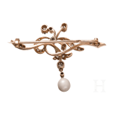 A Russian 14ct gold and diamond flower-shaped brooch