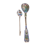 Zwei Cloisonn&eacute;-Email-L&ouml;ffel, Russland, Moskau, 1886 - 1912