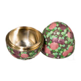 Gro&szlig;es Cloisonn&eacute;-Email-Ei mit Rosen und St&auml;nder, Russland, 2. H&auml;lfte des 20. Jhdts.