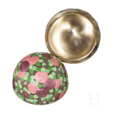 Gro&szlig;es Cloisonn&eacute;-Email-Ei mit Rosen und St&auml;nder, Russland, 2. H&auml;lfte des 20. Jhdts.