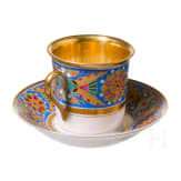 Tasse mit Untertasse aus dem gotischen Service, Russland, Kaiserliche Porzellanmanufaktur, Periode Alexander III (1881 bis 1894), datiert 1890