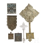 Vier Bronzeikonen und zwei koptische Kreuze. Russland/&Auml;thiopien, 19./20. Jhdt.