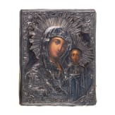 Ikone mit der Gottesmutter von Kasan mit Silberoklad, Russland, 19. Jhdt. (Ikone), Moskau, Wasili Semenow, 1855 (Oklad)
