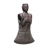 Kultaxt aus Bronze mit Darstellung eines W&uuml;rdentr&auml;gers mit Dolch, sp&auml;te Bronzezeit des &ouml;stlichen Vorderasiens, 13. - 11. Jhdt. v. Chr.