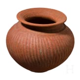 Holmos aus rotem Ton, etruskisch, 7. Jhdt. v. Chr.