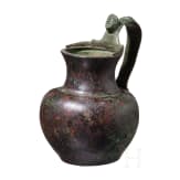 Bronzekrug mit plastisch verziertem Henkel, r&ouml;misch, 2. Jhdt. n. Chr.