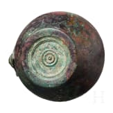 Bronzekrug mit plastisch verziertem Henkel, r&ouml;misch, 2. Jhdt. n. Chr.