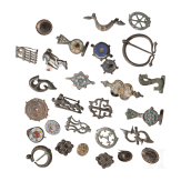 28 r&ouml;mische Fibeln aus Bronze, 1. - 3. Jhdt. n. Chr.