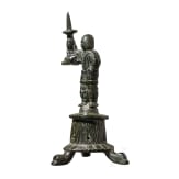 Leuchter aus Messing in Gestalt eines Soldaten mit vielteiligem G&uuml;rtel, fr&uuml;hbyzantinisch, fortgeschrittenes 6. Jhdt. bis 7. Jhdt n. Chr.