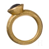 Fr&uuml;hbyzantinischer Goldring (5. - 6. Jhdt. n. Chr.) mit &auml;lterer, r&ouml;mischer Gemme (1. - 2- Jhdt. n. Chr.)