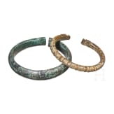 Zwei Armringe aus Bronze, Hallstattzeit und sp&auml;tr&ouml;misch, 8. Jhdt. v. Chr. und 4. Jhdt. n. Chr.