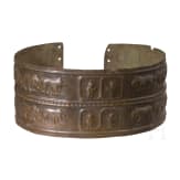 Drei hochwertige Kopien antiker Bronzen: T&uuml;llenbeil, Antennenschwert, urart&auml;ischer Bronzeg&uuml;rtel, um 1900