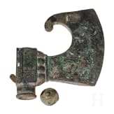 Monumentale, Pseudo-Ritualaxt aus Bronze, antikisierend um 1900