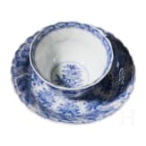 Set von neun blau-wei&szlig;en Tassen mit sieben Untertassen, China, Qing Dynastie