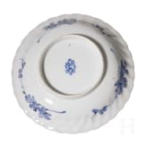 Set von neun blau-wei&szlig;en Tassen mit sieben Untertassen, China, Qing Dynastie