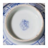 Set von neun blau-wei&szlig;en Tassen mit sieben Untertassen, China, Qing Dynastie